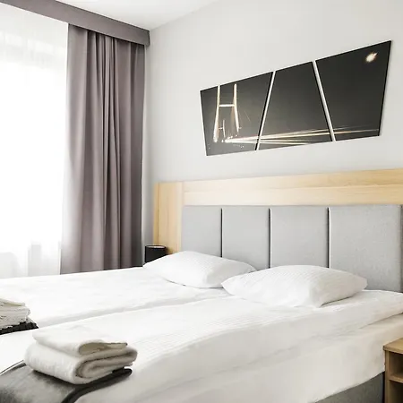 Waw Airport Okecie 2* Varsó