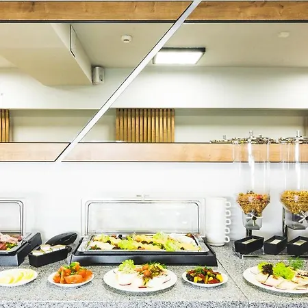 Waw Airport Okecie 2* Varsó