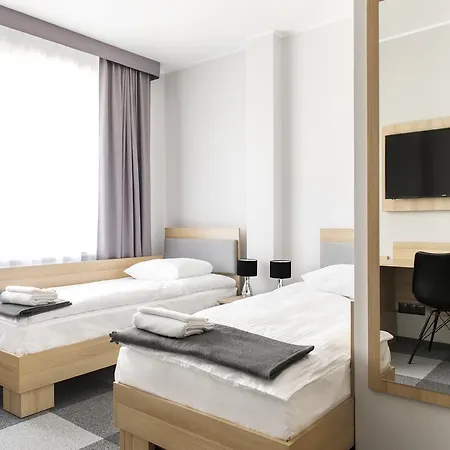 Waw Airport Okecie Hotell 2*