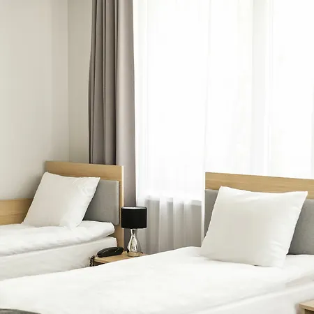 Waw Airport Okecie Hotell 2*
