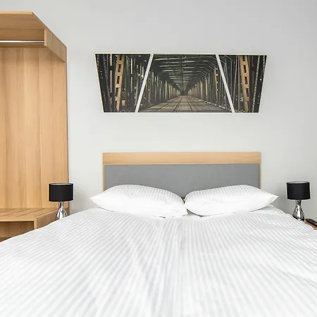 哇奥科西机场酒店